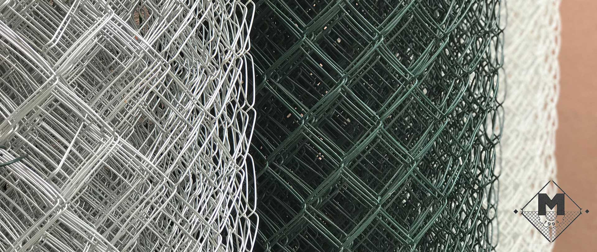 Galvanized and plasticized universal mesh